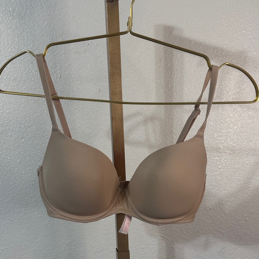 PINK Victoria's Secret Light Tan Tshirt Bra- 32D
